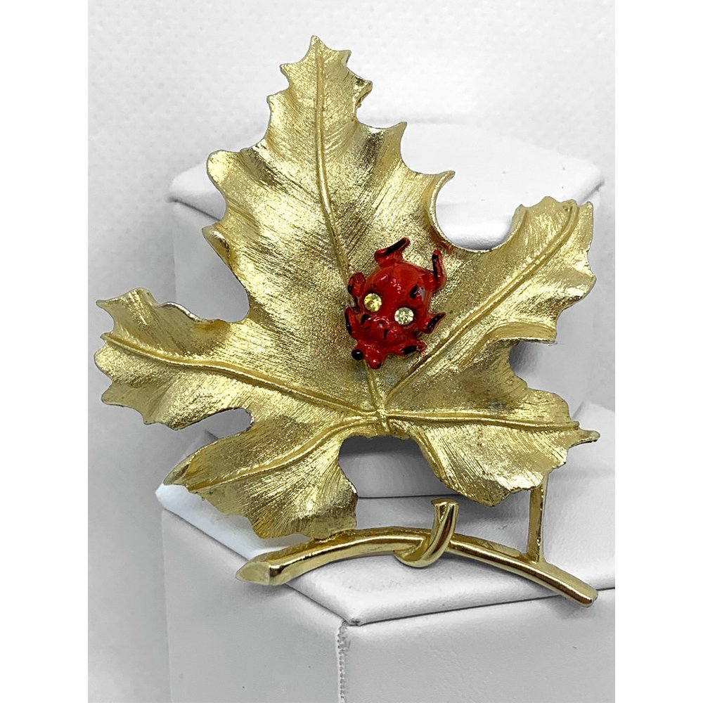 SARAH COVENTRY 1966 Bit O Fantasy Maple Leaf Lady